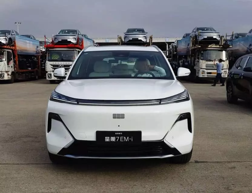 Cận cảnh Geely Galaxy Starship 7: SUV PHEV c&oacute; phạm vi hoạt động 1.420 km, gi&aacute; từ 325 triệu đồng- Ảnh 1.