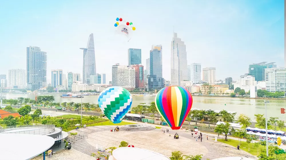 Khách tham gia sự kiện Hyundai Experience Day 2024 còn được trải nghiệm khinh khí cầu.
