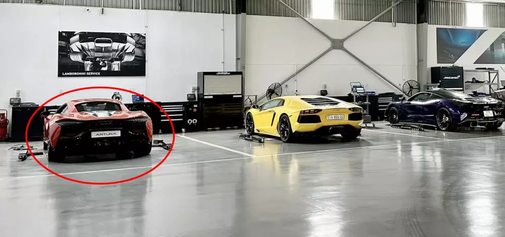 Siêu xe hybrid đầu tiên của McLaren tại Việt Nam trên đường phố Hồ Chí Minh- Ảnh 3.