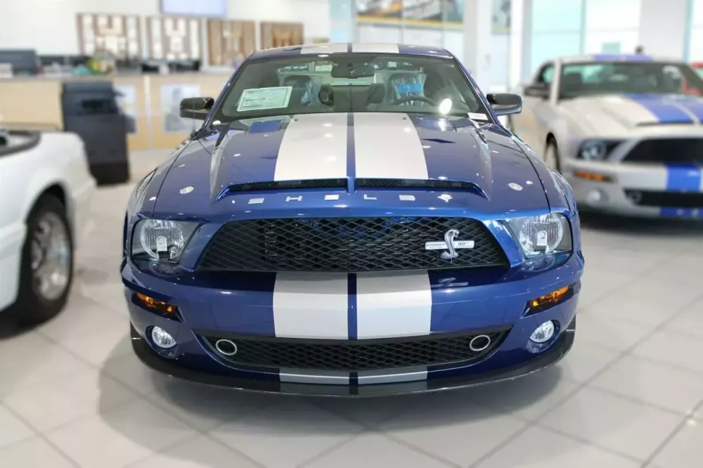 Không thể tin được là còn có 2 chiếc Ford Mustang Shelby GT500 KR 2008 hoàn toàn mới được rao bán- Ảnh 7.