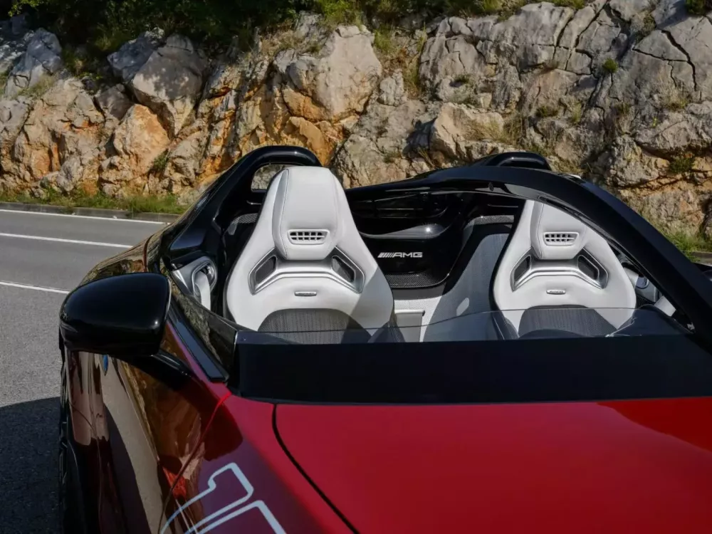 Cận cảnh Mercedes-AMG PureSpeed: Bản giới hạn 250 chiếc d&agrave;nh cho c&aacute;c đại gia th&iacute;ch kh&aacute;c lạ- Ảnh 9.