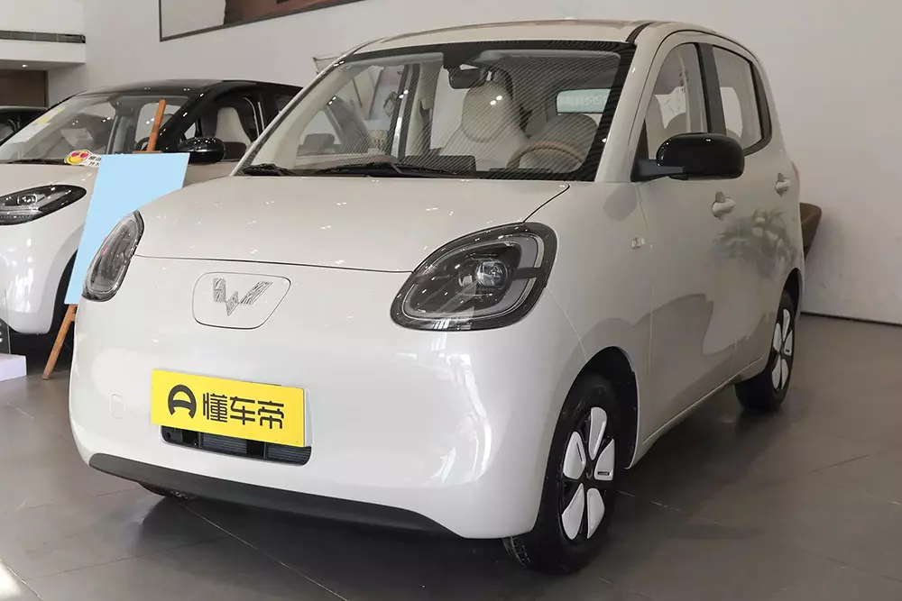 Cận cảnh đầu xe của Wuling Hongguang Mini EV 5 cửa