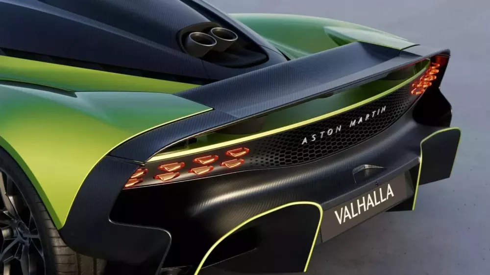 Thật vui v&igrave; Aston Martin Valhalla m&agrave; "Qua" Vũ đang chờ b&agrave;n giao đ&atilde; c&oacute; lịch sản xuất, gi&aacute; về Việt Nam gần 100 tỷ đồng- Ảnh 8.