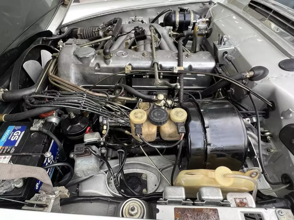 Thời tiết se lạnh cuối năm, "Qua" Vũ lái Mercedes-Benz 280 SL xuống phố khiến nhiều người bất ngờ- Ảnh 11.