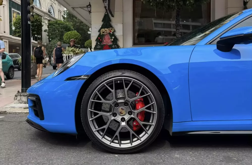 Rao bán Porsche 911 Carrera 4S "lướt" rẻ hơn 4 tỷ đồng so với lúc mua mới, người bán nhanh chóng có cọc- Ảnh 3.
