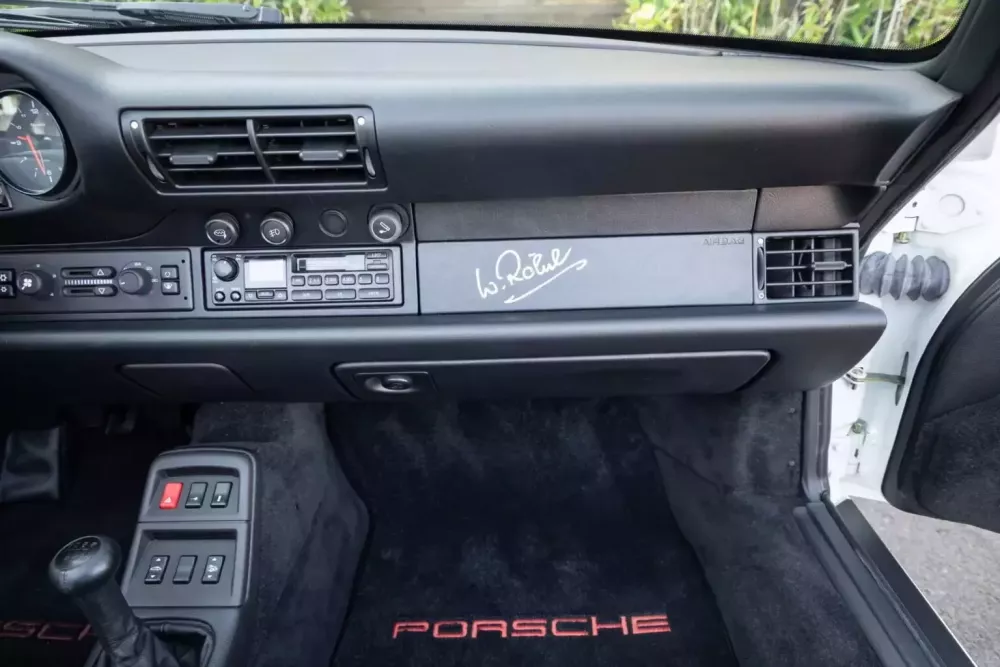Cận cảnh Porsche 911 993 mới nhất thế giới, gần 30 tuổi mới chạy được 449 km- Ảnh 10.