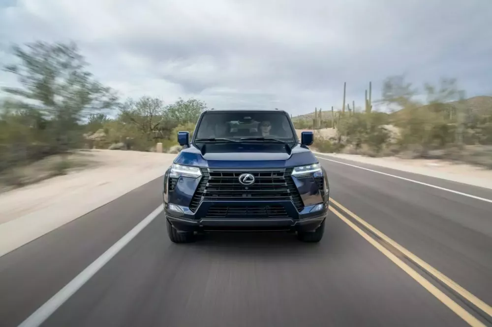 Lexus GX đang "làm mưa làm gió" ở Việt Nam đã có phiên bản 2025 tại nước ngoài, giá tăng đáng kể- Ảnh 1.