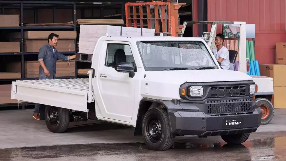 Xe b&aacute;n tải Toyota Hilux Champ biến th&agrave;nh SUV 7 chỗ theo phong c&aacute;ch độc lạ- Ảnh 1.