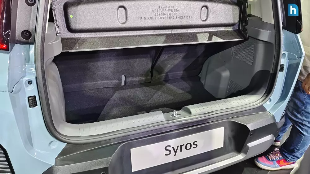 Khoang h&agrave;nh l&yacute; của Kia Syros