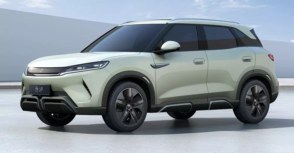 BYD Yuan Up sở hữu cản trước phức tạp hơn Atto 2