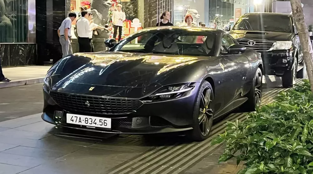 Doanh nhân Đắk Lắk "cưỡi ngựa" Ferrari Roma hơn 21 tỷ đồng dạo phố Tp.HCM- Ảnh 2.
