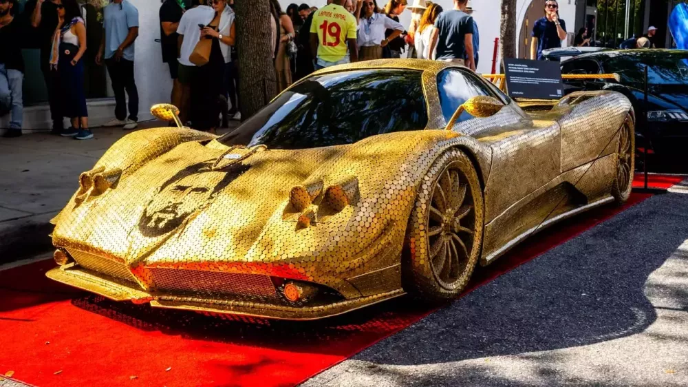 Độc đáo với Pagani Zonda được xếp 100.000 đồng vàng với điểm nhấn khuôn mặt của Lionel Messi trước đầu xe- Ảnh 2.