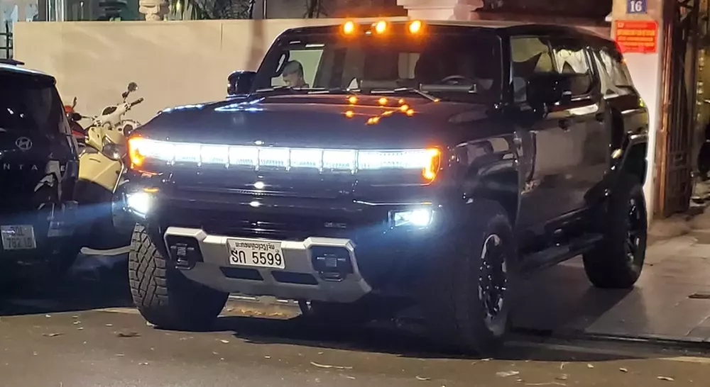 Chi tiết "khủng long" GMC Hummer EV đầu tiên ở Việt Nam: Bộ pin hơn 200 kWh, gấp 2,3 lần pin của xe VinFast VF8- Ảnh 3.