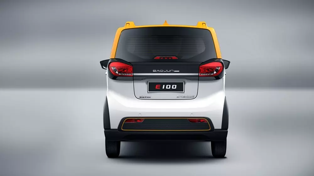 Baojun E100 nhìn từ phía sau