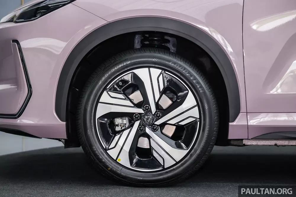 V&agrave;nh 19 inch của Proton eMas 7 bản cao cấp