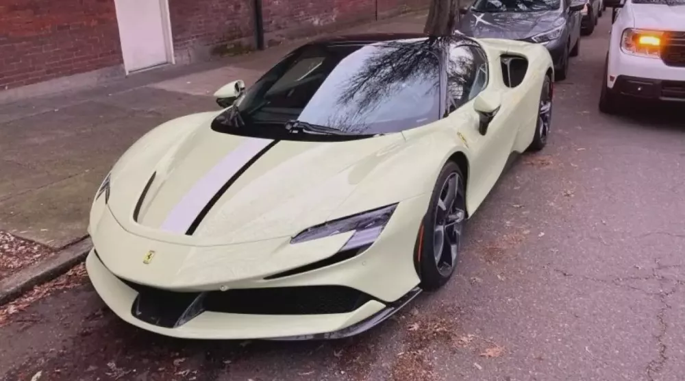 T&ecirc;n trộm cố trốn cảnh s&aacute;t bằng chiếc Ferrari SF90 mạnh 1.000 PS, gi&aacute; hơn 900.000 USD- Ảnh 1.