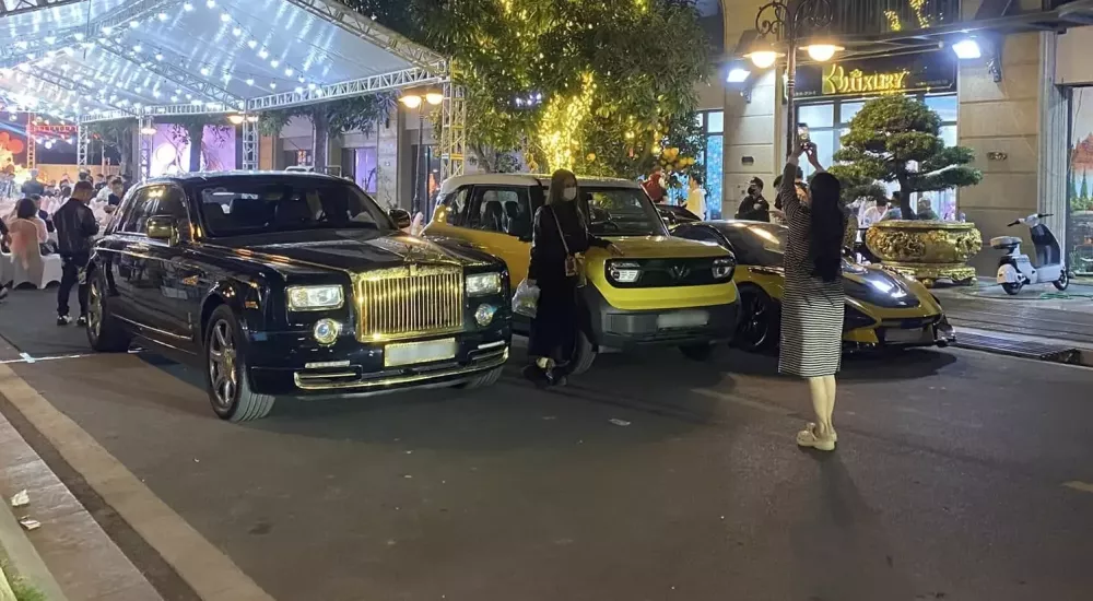 D&agrave;n si&ecirc;u xe biển đẹp tụ tập tại H&agrave; Nội v&agrave;o đ&ecirc;m tối- Ảnh 2.