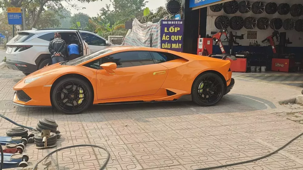 Siêu xe Lamborghini Huracan LP610-4 biển 43A-567.89 xuất hiện ở Hà Nội- Ảnh 1.