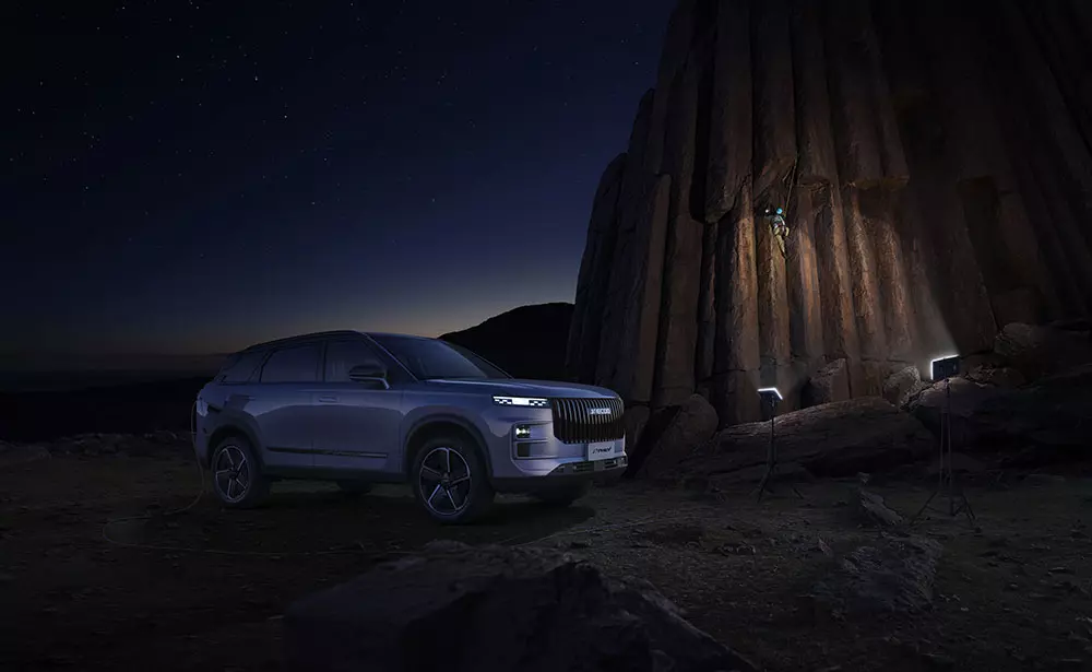 Jaecoo J7 PHEV - SUV cỡ B chỉ tiêu thụ 1 lít xăng/100 km, giá từ 919 triệu đồng