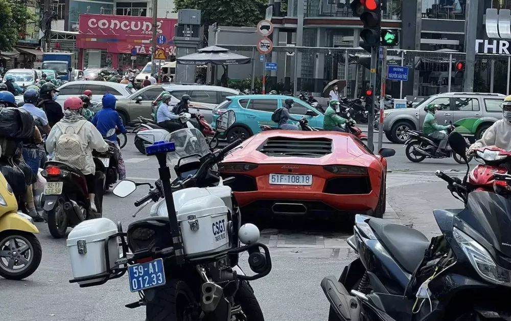Siêu xe Lamborghini Aventador của doanh nhân ngành y tế tái xuất- Ảnh 4.