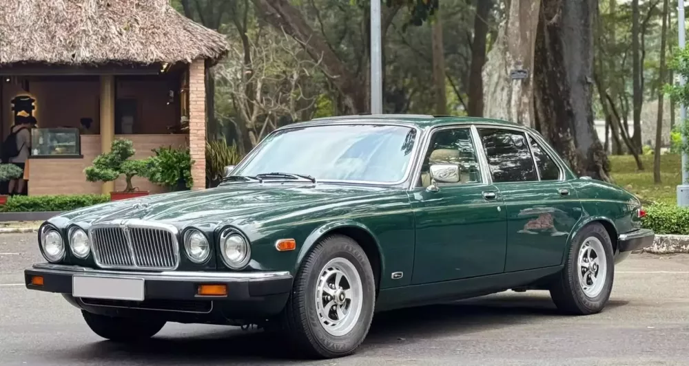 Chi tiết Jaguar XJ6 màu xanh lục đẹp mắt, chỉ có vài chiếc tại Việt Nam- Ảnh 2.