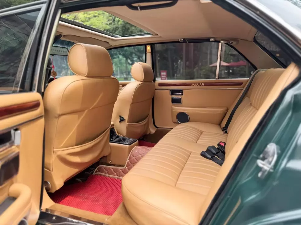 Chi tiết Jaguar XJ6 màu xanh lục đẹp mắt, chỉ có vài chiếc tại Việt Nam- Ảnh 5.