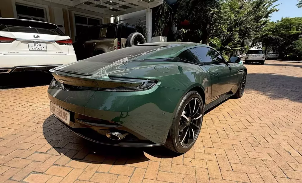 Mới đăng ký xe Aston Martin DB11 được vài tháng, đại gia đã nhanh chóng bán lại- Ảnh 5.