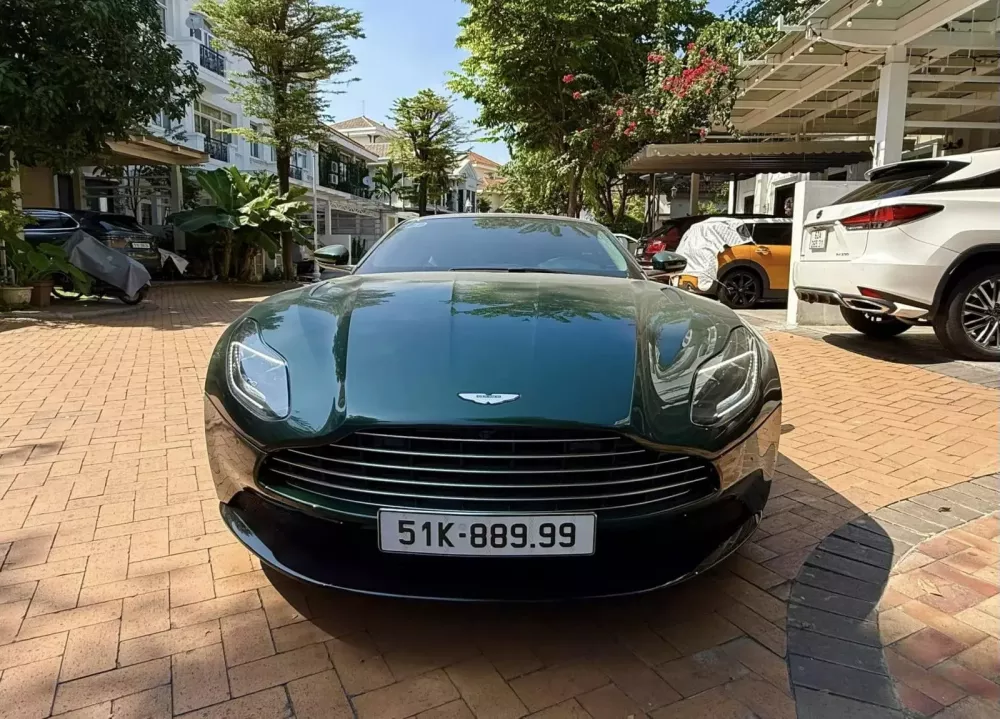 Mới đăng ký xe Aston Martin DB11 được vài tháng, đại gia đã nhanh chóng bán lại- Ảnh 1.
