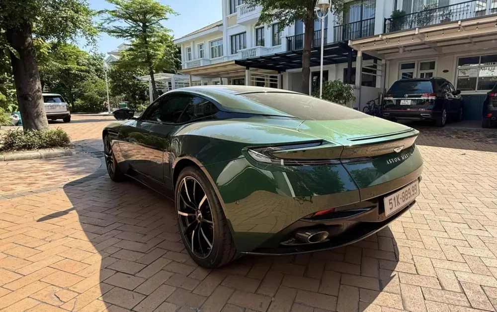 Mới đăng ký xe Aston Martin DB11 được vài tháng, đại gia đã nhanh chóng bán lại- Ảnh 4.