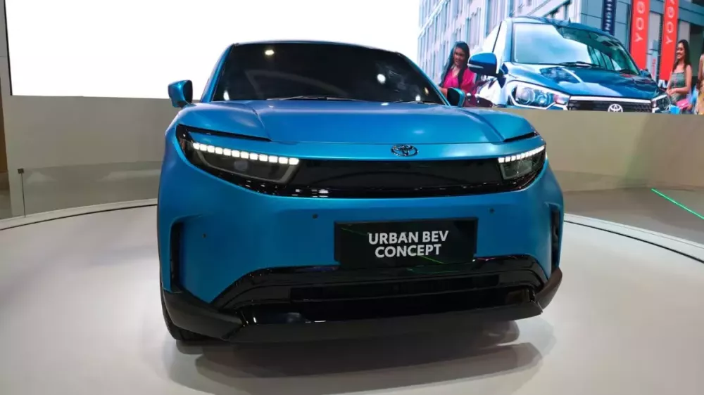 Cận cảnh khu vực đầu xe của Toyota Urban Cruiser EV