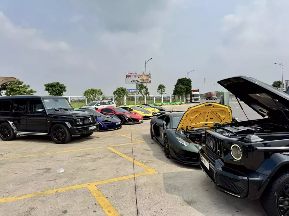 D&agrave;n si&ecirc;u xe của c&aacute;c đại gia Tp.HCM l&agrave;m chuyến h&agrave;nh tr&igrave;nh ngắn trước Tết Nguy&ecirc;n đ&aacute;n- Ảnh 5.