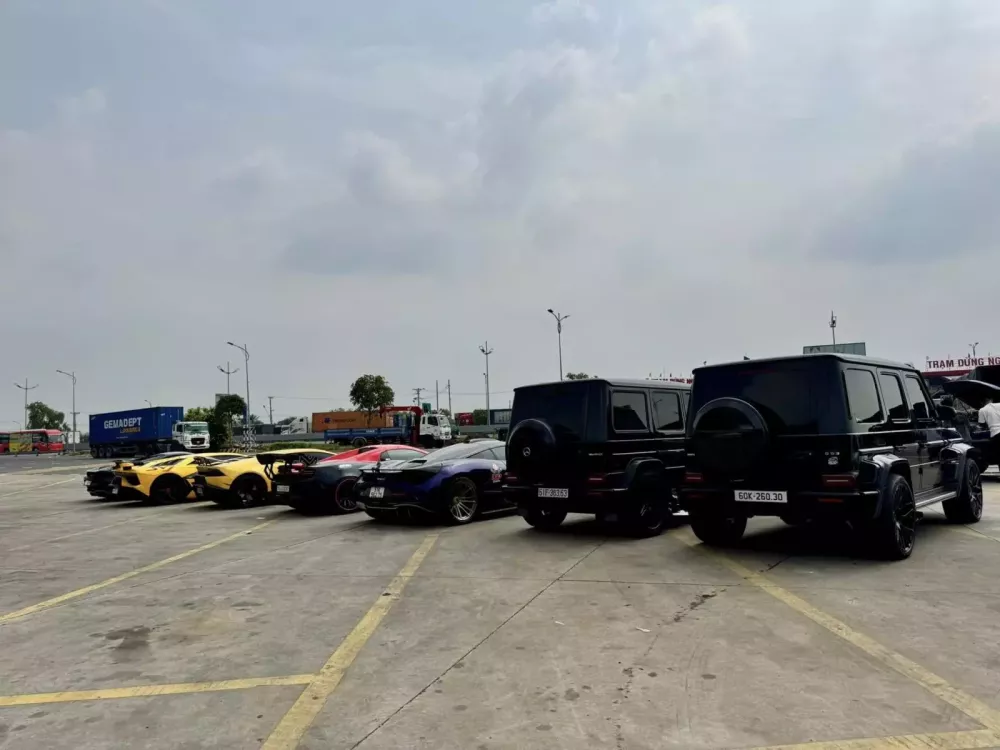 D&agrave;n si&ecirc;u xe của c&aacute;c đại gia Tp.HCM l&agrave;m chuyến h&agrave;nh tr&igrave;nh ngắn trước Tết Nguy&ecirc;n đ&aacute;n- Ảnh 4.