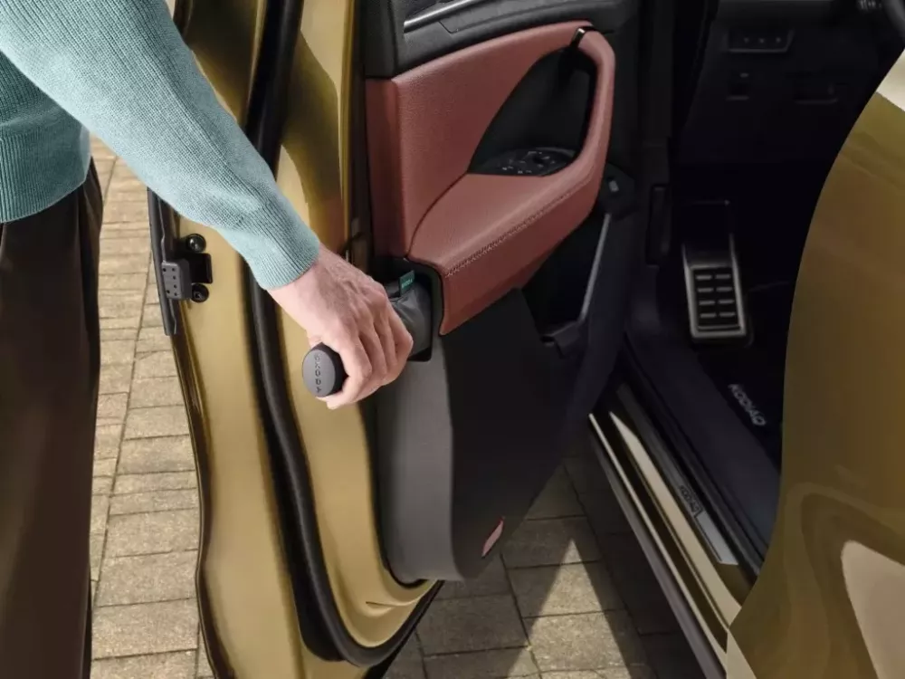 Ngăn chứa &ocirc; t&iacute;ch hợp v&agrave;o cửa của Skoda Kodiaq 2025 