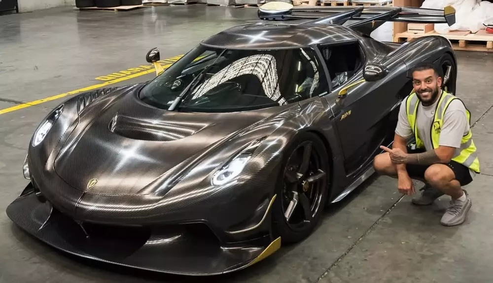 Triệu phú USD ăn mặc giản dị đi nhận bàn giao xe Koenigsegg Jesko chỉ hơn 3 triệu đô la- Ảnh 1.