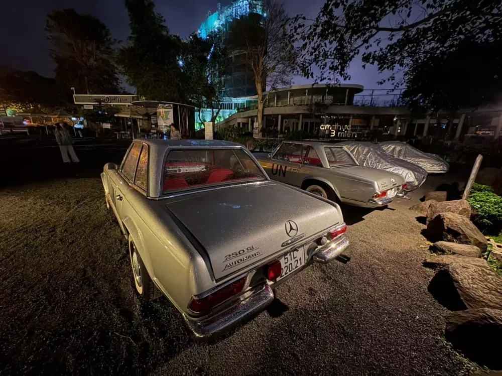 Cận cảnh Mercedes-Benz 250SL mới về đội xe của "vua cà phê" Việt Nam- Ảnh 3. Cận cảnh Mercedes-Benz 250SL mới về đội xe của "vua cà phê" Việt Nam- Ảnh 3.