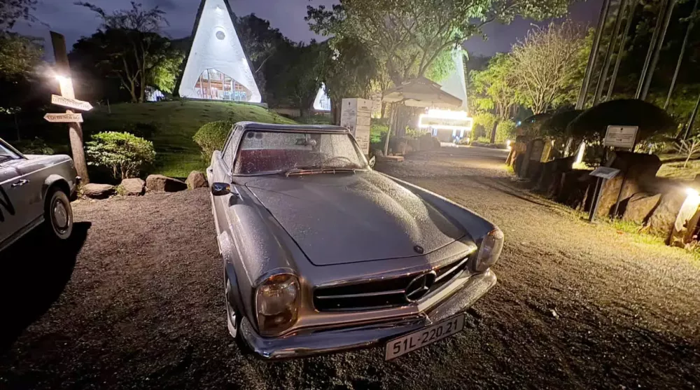 Cận cảnh Mercedes-Benz 250SL mới về đội xe của "vua cà phê" Việt Nam- Ảnh 5. Cận cảnh Mercedes-Benz 250SL mới về đội xe của "vua cà phê" Việt Nam- Ảnh 5.