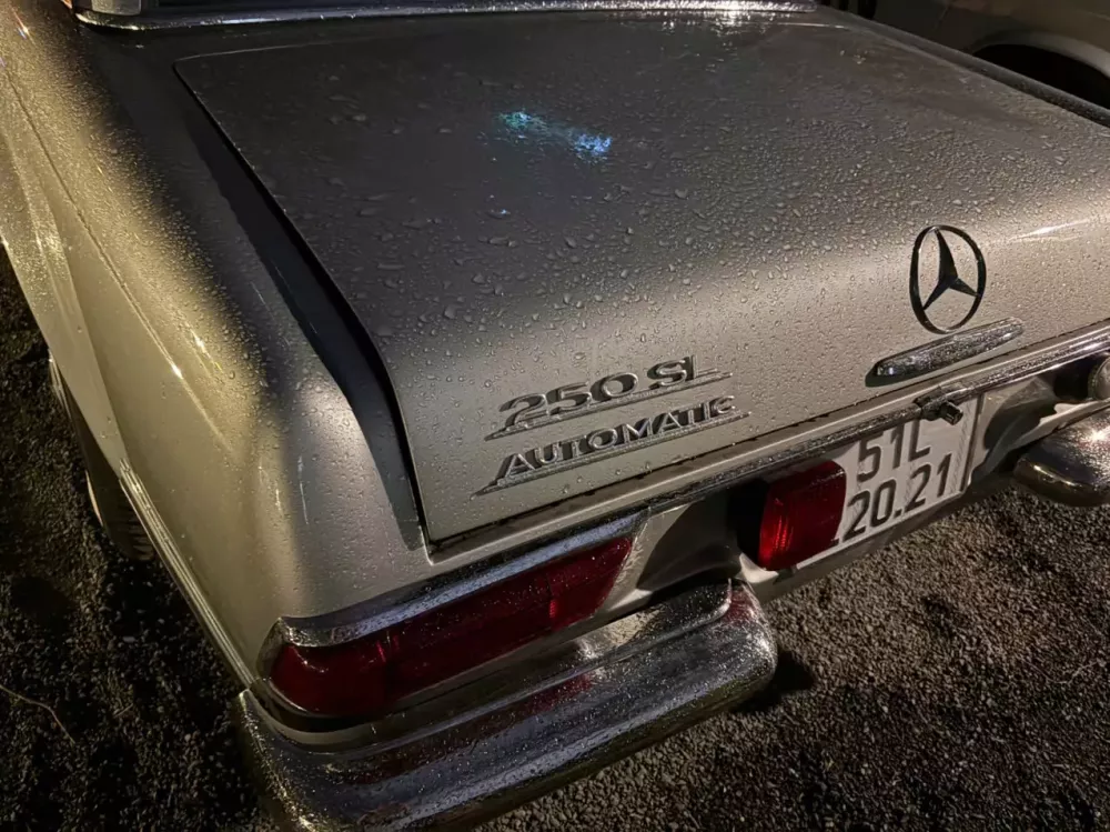 Cận cảnh Mercedes-Benz 250SL mới về đội xe của "vua cà phê" Việt Nam- Ảnh 8. Cận cảnh Mercedes-Benz 250SL mới về đội xe của "vua cà phê" Việt Nam- Ảnh 8.
