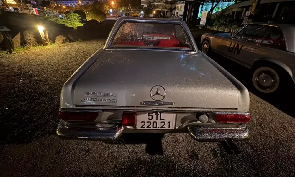 Cận cảnh Mercedes-Benz 250SL mới về đội xe của "vua cà phê" Việt Nam- Ảnh 6. Cận cảnh Mercedes-Benz 250SL mới về đội xe của "vua cà phê" Việt Nam- Ảnh 6.