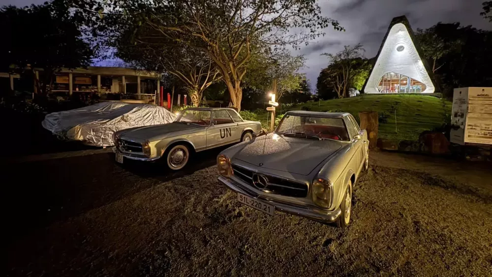 Cận cảnh Mercedes-Benz 250SL mới về đội xe của "vua cà phê" Việt Nam- Ảnh 2. Cận cảnh Mercedes-Benz 250SL mới về đội xe của "vua cà phê" Việt Nam- Ảnh 2.