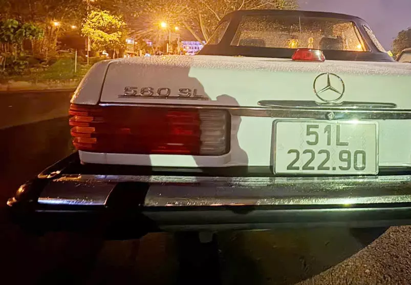 Có gì hay ở chiếc xe Mercedes-Benz 560 SL hơn 2 tỷ đồng mới xuất hiện tại Tây Nguyên?- Ảnh 9. Có gì hay ở chiếc xe Mercedes-Benz 560 SL hơn 2 tỷ đồng mới xuất hiện tại Tây Nguyên?- Ảnh 9.