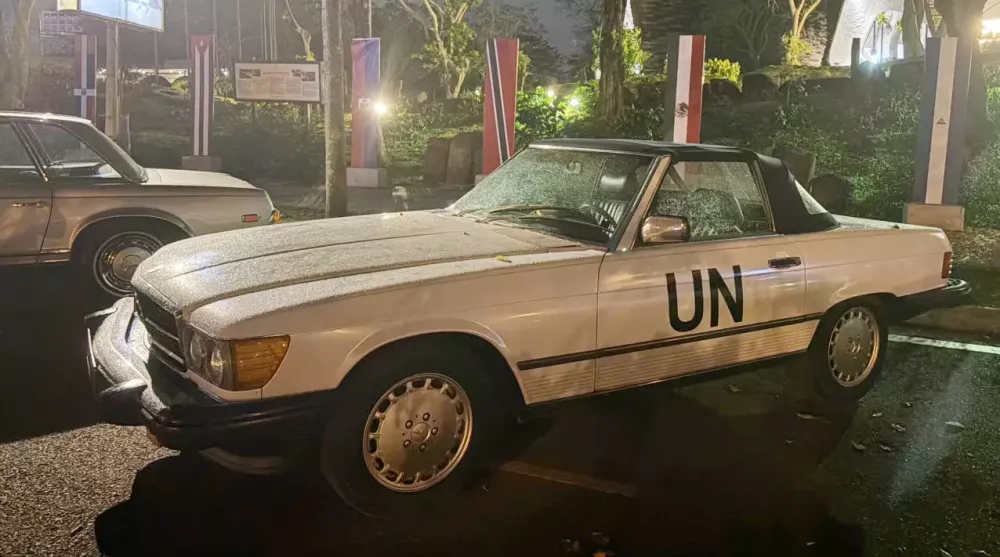 Có gì hay ở chiếc xe Mercedes-Benz 560 SL hơn 2 tỷ đồng mới xuất hiện tại Tây Nguyên?- Ảnh 3. Có gì hay ở chiếc xe Mercedes-Benz 560 SL hơn 2 tỷ đồng mới xuất hiện tại Tây Nguyên?- Ảnh 3.