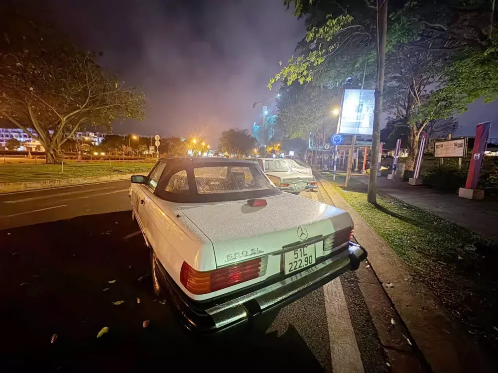 Có gì hay ở chiếc xe Mercedes-Benz 560 SL hơn 2 tỷ đồng mới xuất hiện tại Tây Nguyên?- Ảnh 4.