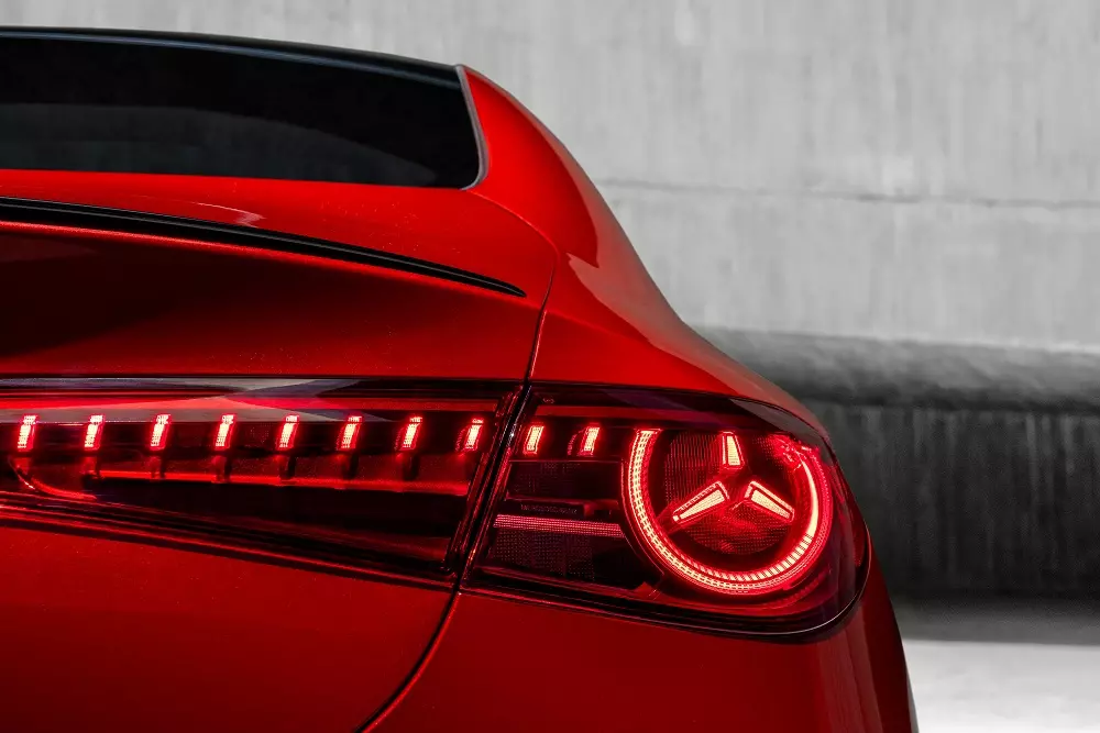 Logo ngôi sao 3 cánh trong đèn hậu của Mercedes-Benz CLA 2025 Logo ngôi sao 3 cánh trong đèn hậu của Mercedes-Benz CLA 2025