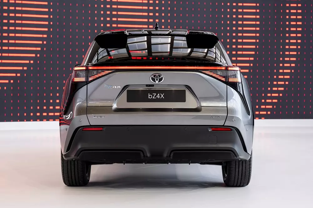 Khu vực phía sau của Toyota bZ4X không có gì mới