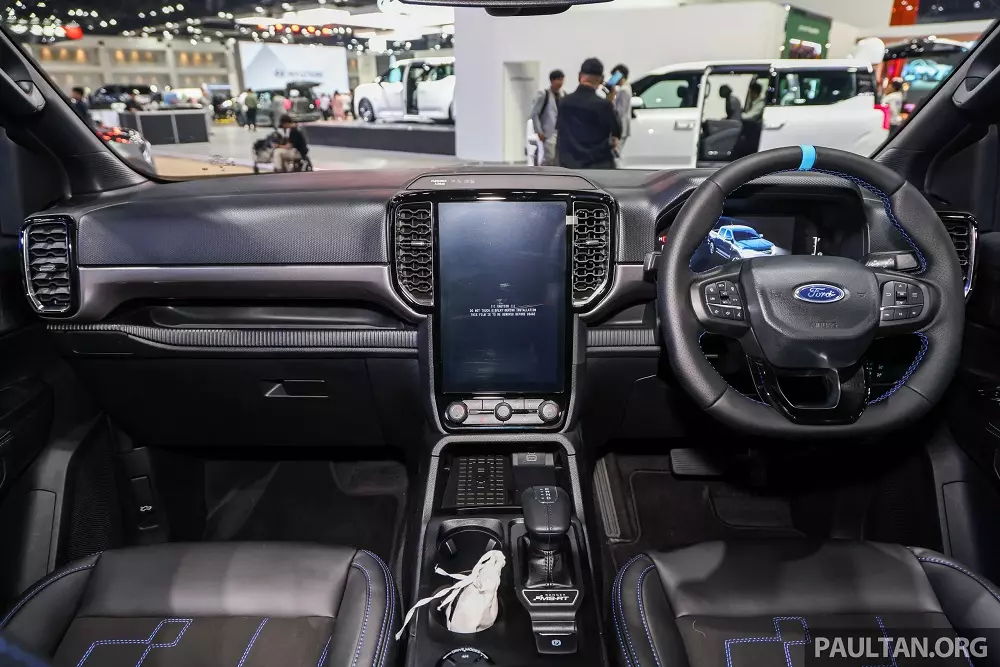 Khoang lái của Ford Ranger MS-RT 