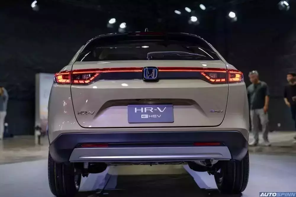 Honda HR-V 2025 bản thấp dùng đèn hậu cũ Honda HR-V 2025 bản thấp dùng đèn hậu cũ