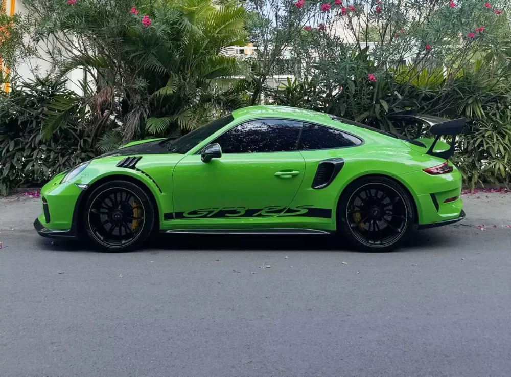 Porsche 911 GT3 RS màu độc của doanh nhân Tp.HCM tái xuất, biển đẹp, từng được rao bán- Ảnh 2. Porsche 911 GT3 RS màu độc của doanh nhân Tp.HCM tái xuất, biển đẹp, từng được rao bán- Ảnh 2.