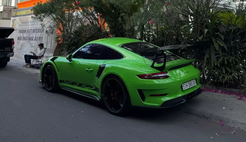 Porsche 911 GT3 RS màu độc của doanh nhân Tp.HCM tái xuất, biển đẹp, từng được rao bán- Ảnh 5. Porsche 911 GT3 RS màu độc của doanh nhân Tp.HCM tái xuất, biển đẹp, từng được rao bán- Ảnh 5.