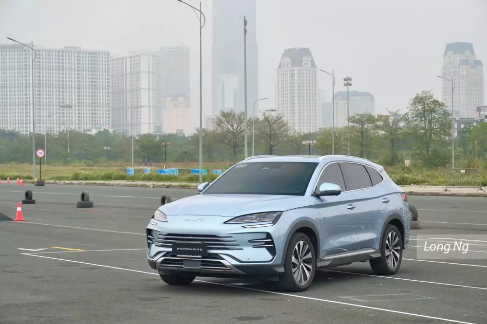 Ngang tiền Ford Territory bản “full”, BYD Sealion 6 có đáng cân nhắc?- Ảnh 1. Ngang tiền Ford Territory bản “full”, BYD Sealion 6 có đáng cân nhắc?- Ảnh 1.