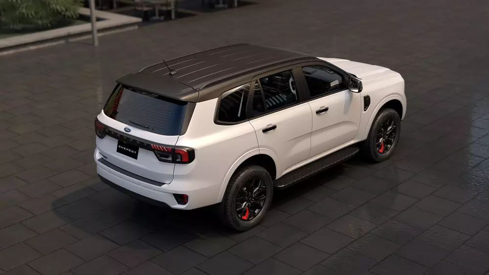 Ford Everest Sport phiên bản đặc biệt sở hữu nóc và cánh gió màu đen nhám Ford Everest Sport phiên bản đặc biệt sở hữu nóc và cánh gió màu đen nhám